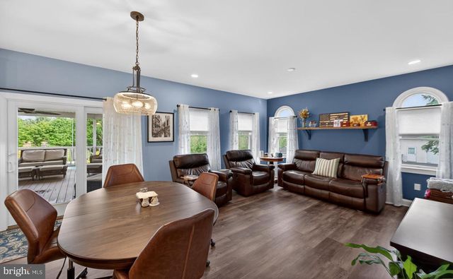 210 JORDAN DR, Gilbertsville, PA 19525