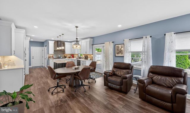 210 JORDAN DR, Gilbertsville, PA 19525