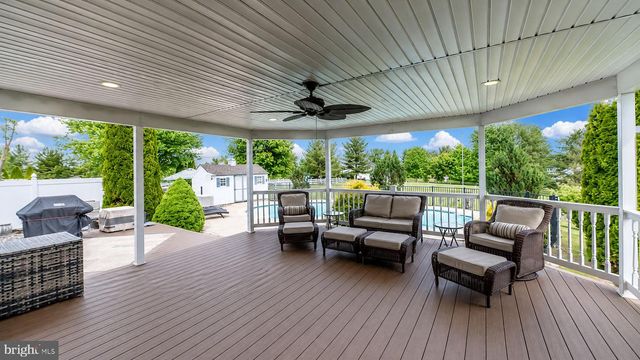 210 JORDAN DR, Gilbertsville, PA 19525