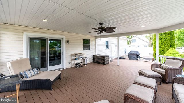210 JORDAN DR, Gilbertsville, PA 19525