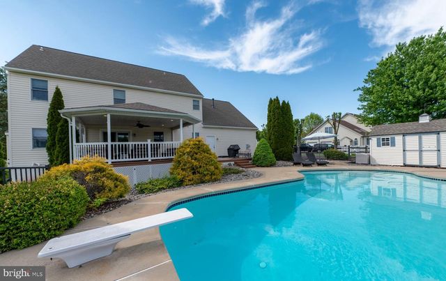210 JORDAN DR, Gilbertsville, PA 19525