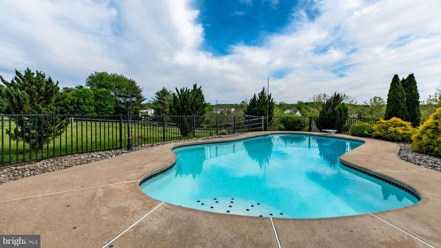 210 JORDAN DR, Gilbertsville, PA 19525