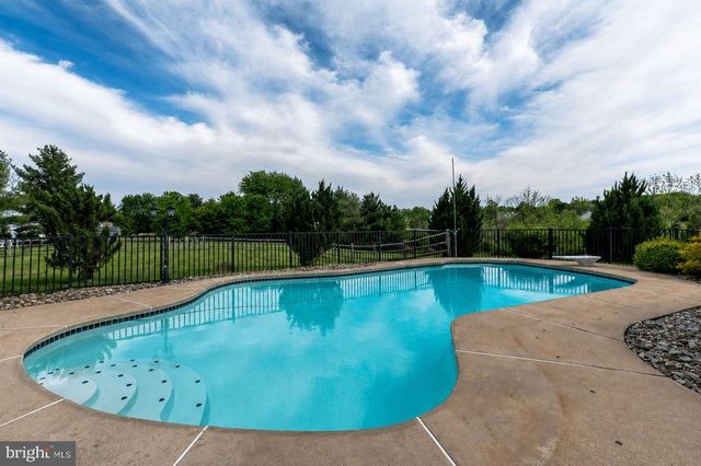 210 JORDAN DR, Gilbertsville, PA 19525