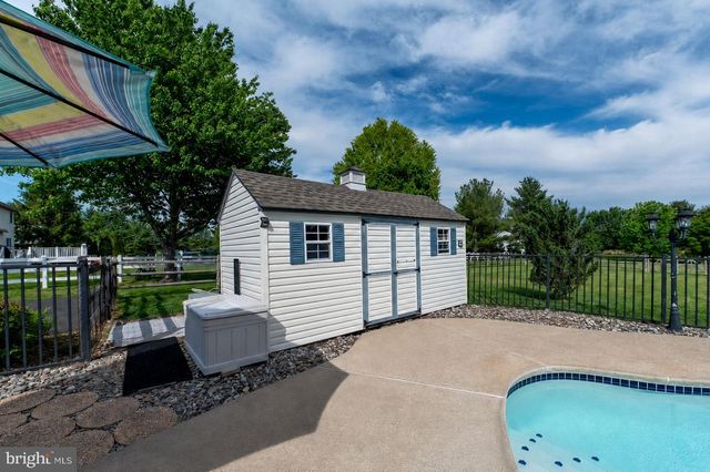 210 JORDAN DR, Gilbertsville, PA 19525