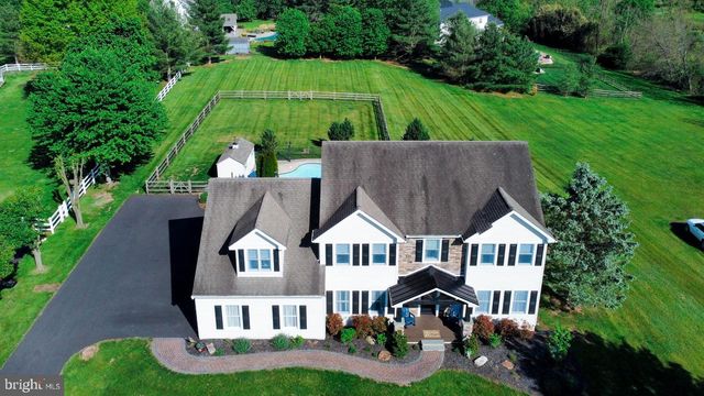210 JORDAN DR, Gilbertsville, PA 19525