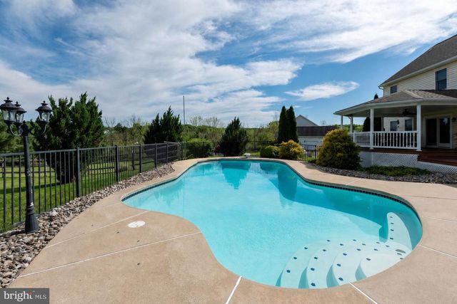 210 JORDAN DR, Gilbertsville, PA 19525