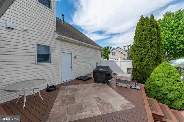 210 JORDAN DR, Gilbertsville, PA 19525
