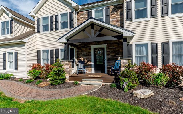 210 JORDAN DR, Gilbertsville, PA 19525