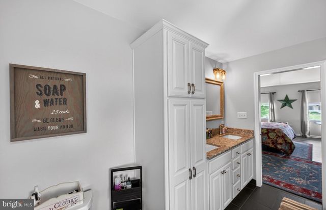 210 JORDAN DR, Gilbertsville, PA 19525