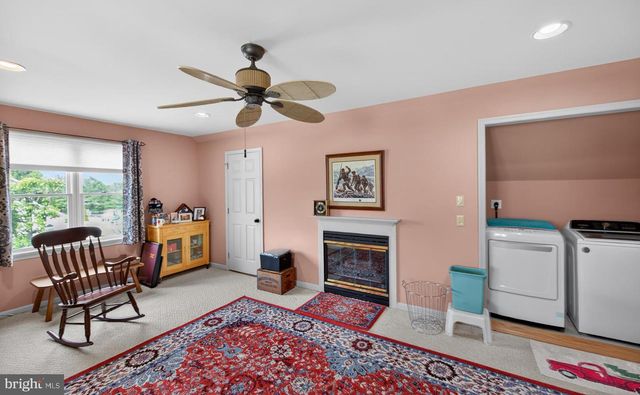 210 JORDAN DR, Gilbertsville, PA 19525