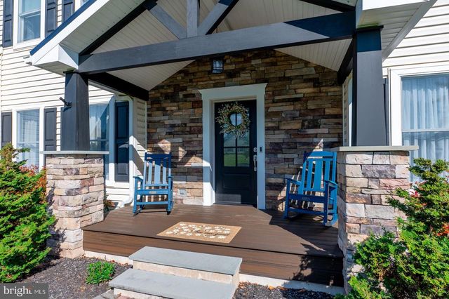 210 JORDAN DR, Gilbertsville, PA 19525