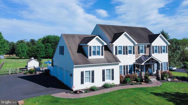 210 JORDAN DR, Gilbertsville, PA 19525