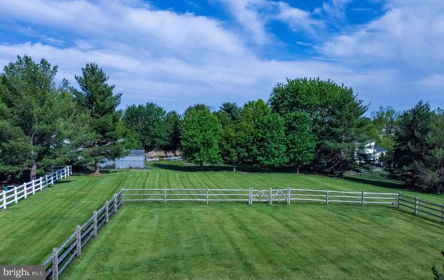 210 JORDAN DR, Gilbertsville, PA 19525