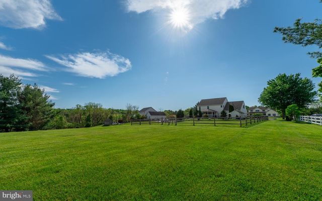 210 JORDAN DR, Gilbertsville, PA 19525