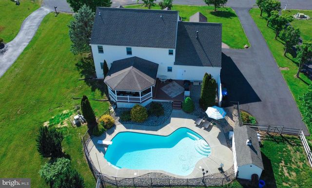 210 JORDAN DR, Gilbertsville, PA 19525