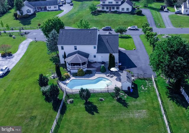 210 JORDAN DR, Gilbertsville, PA 19525