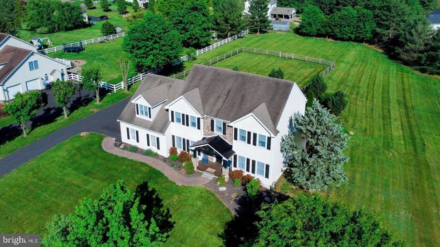 210 JORDAN DR, Gilbertsville, PA 19525