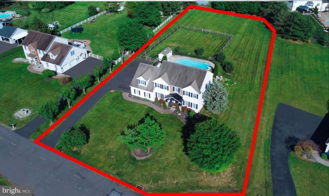 210 JORDAN DR, Gilbertsville, PA 19525