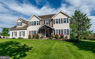 210 JORDAN DR, Gilbertsville, PA 19525