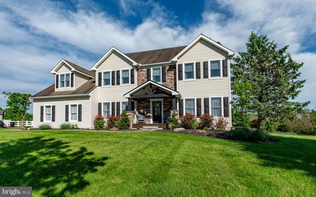210 JORDAN DR, Gilbertsville, PA 19525