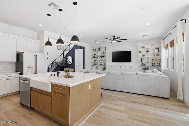 10125 Pleasant Knoll Avenue, Las Vegas, NV 89166