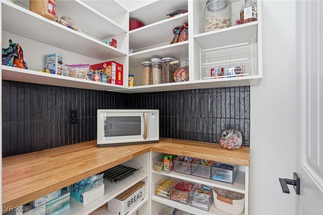 10125 Pleasant Knoll Avenue, Las Vegas, NV 89166