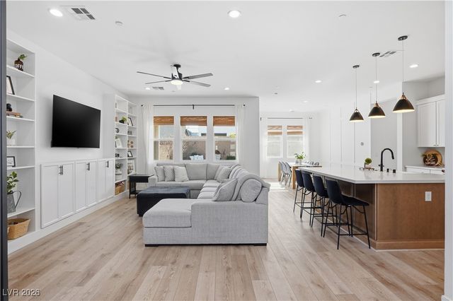 10125 Pleasant Knoll Avenue, Las Vegas, NV 89166