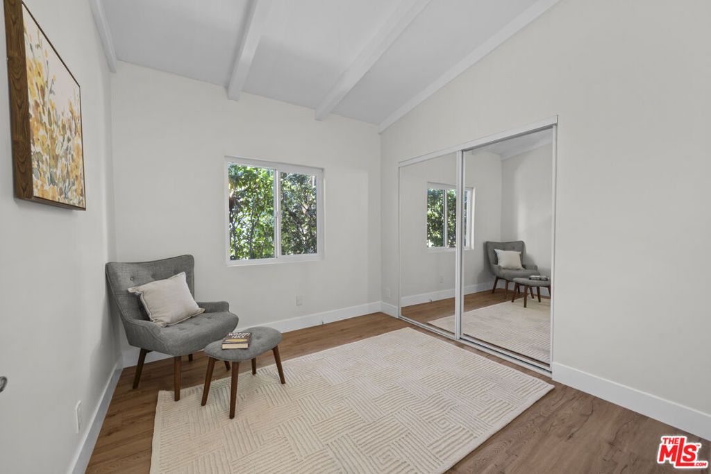 Image 10 of property listing at 7528 Newcastle Avenue, Reseda, CA 91335