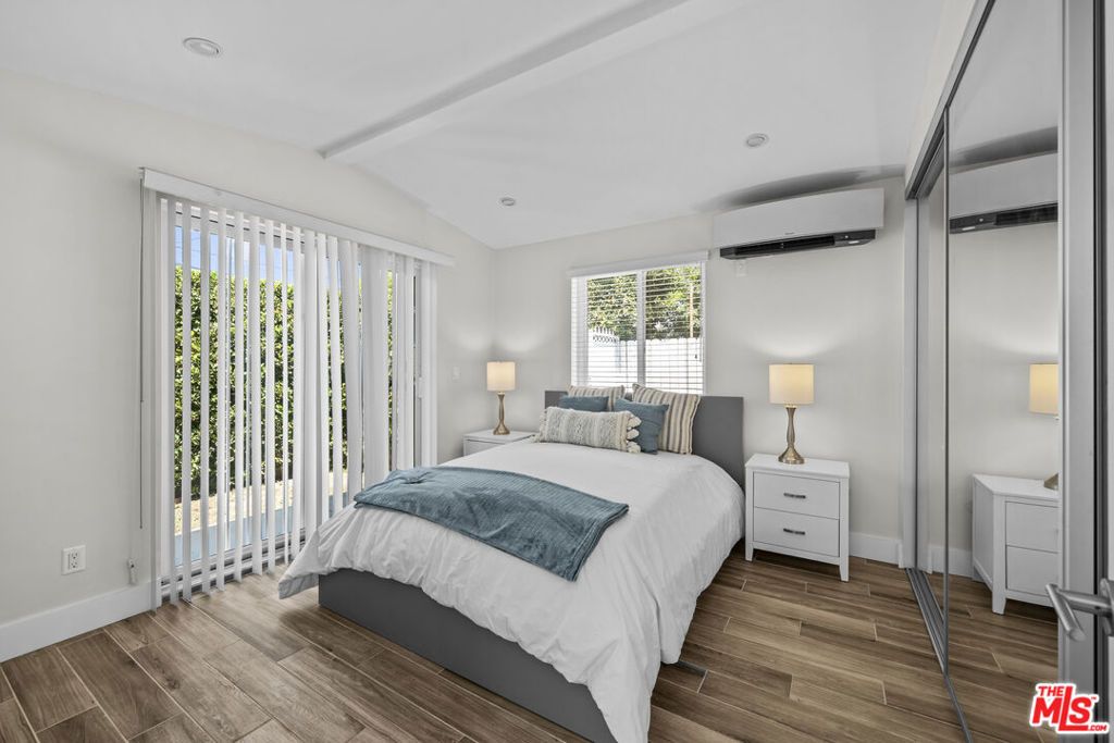 Image 17 of property listing at 7528 Newcastle Avenue, Reseda, CA 91335