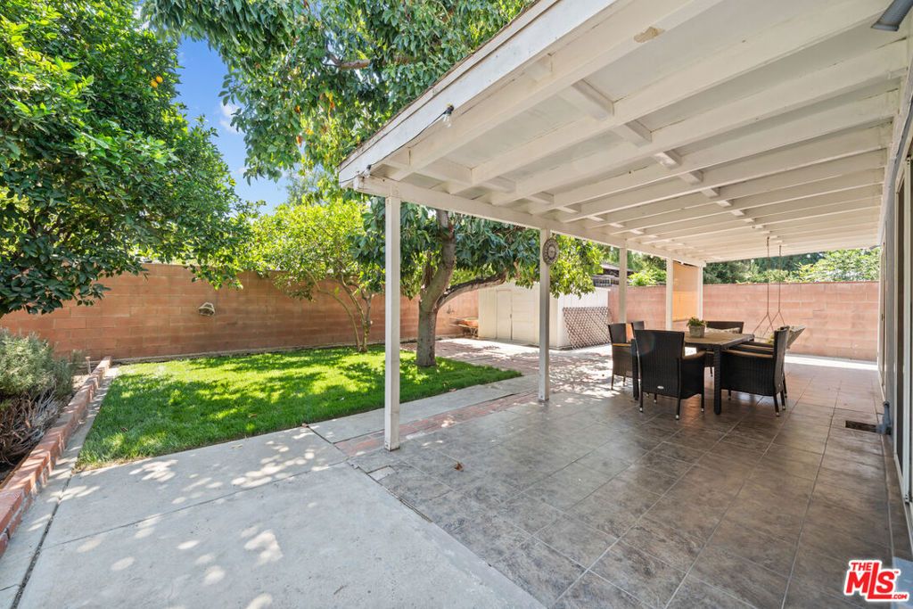 Image 20 of property listing at 7528 Newcastle Avenue, Reseda, CA 91335