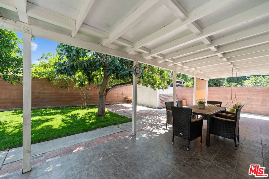 Image 21 of property listing at 7528 Newcastle Avenue, Reseda, CA 91335