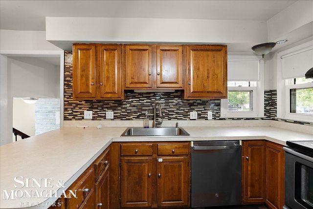 20602 Powers Street, Dearborn Heights, MI 48125