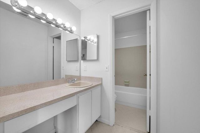 4718 NW 82nd Avenue 1706, Lauderhill, FL 33351