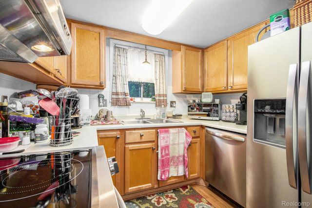 25235 Franklin Terrace Road 8, South Lyon, MI 48178