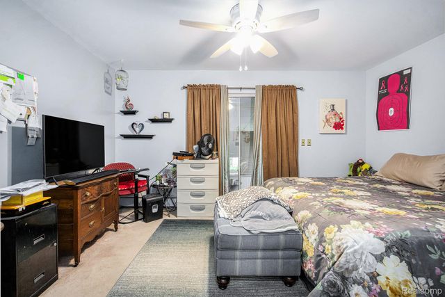 25235 Franklin Terrace Road 8, South Lyon, MI 48178