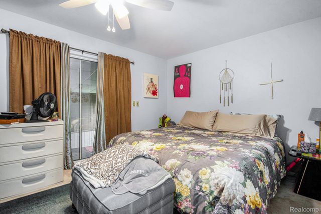 25235 Franklin Terrace Road 8, South Lyon, MI 48178