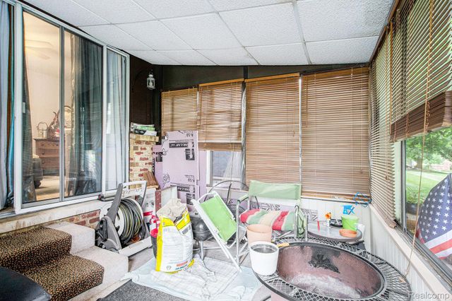 25235 Franklin Terrace Road 8, South Lyon, MI 48178