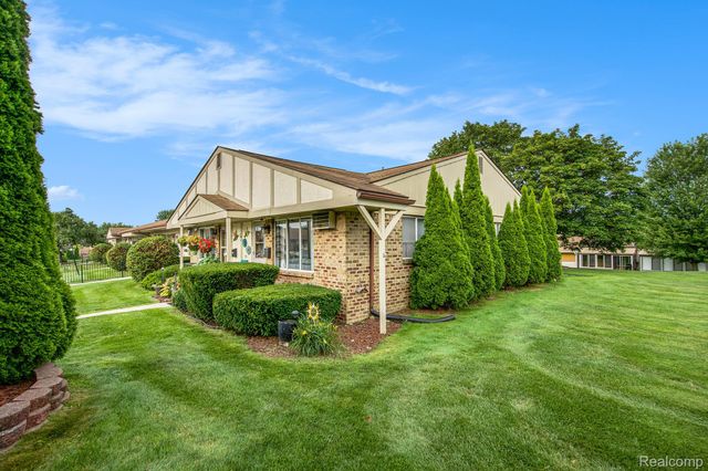 25235 Franklin Terrace Road 8, South Lyon, MI 48178