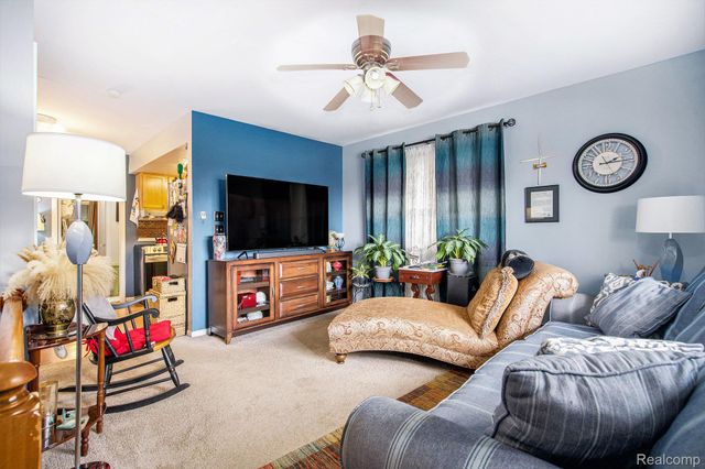 25235 Franklin Terrace Road 8, South Lyon, MI 48178