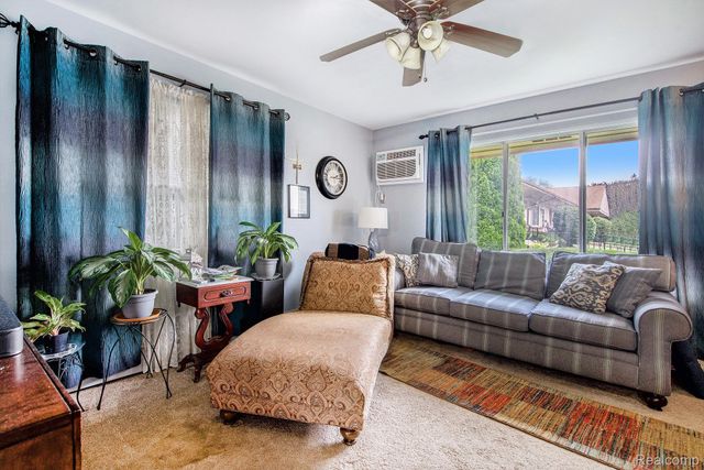 25235 Franklin Terrace Road 8, South Lyon, MI 48178