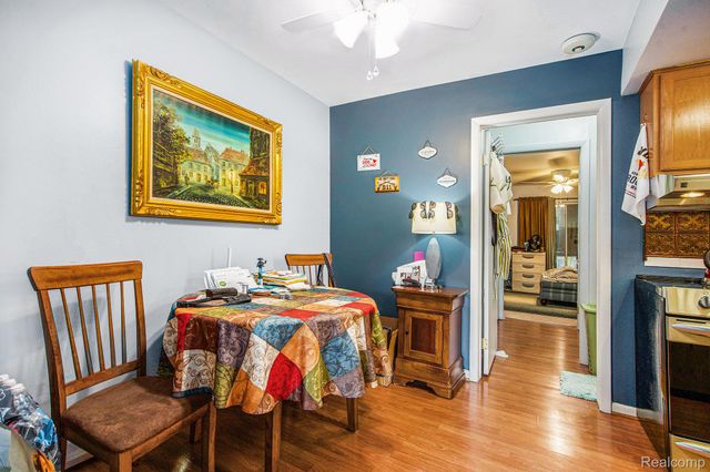 25235 Franklin Terrace Road 8, South Lyon, MI 48178