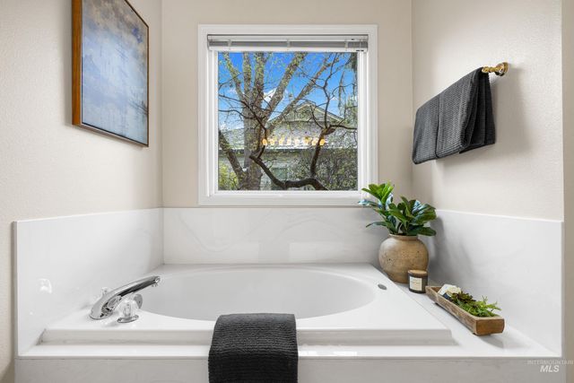 5583 W Harborcove Ln, Boise, ID 83703