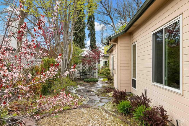 5583 W Harborcove Ln, Boise, ID 83703