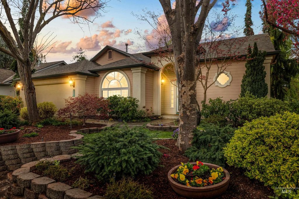 5583 W Harborcove Ln, Boise, ID 83703