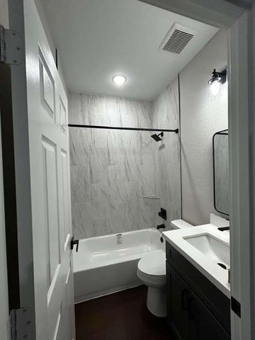 704 Avenue I, Conroe, TX 77301