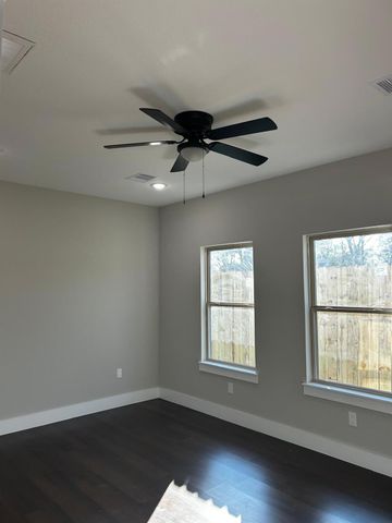 704 Avenue I, Conroe, TX 77301