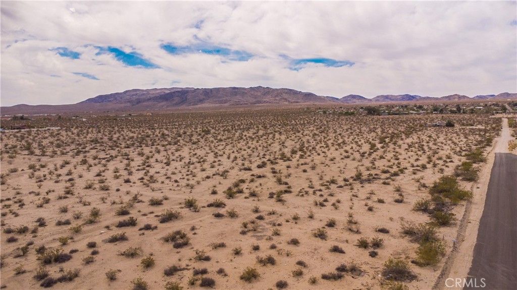 Image 15 of property listing at 3112 Sullivan Road, 29 Palms, CA 92277