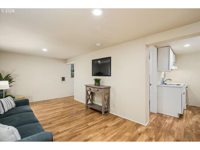 1274 W 5TH Ave, Eugene, OR 97402