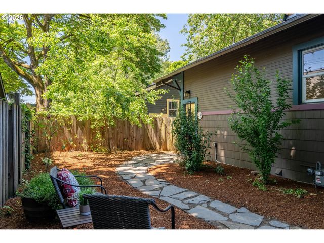 1274 W 5TH Ave, Eugene, OR 97402