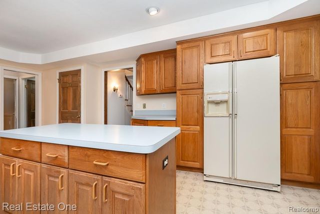 2633 New England Drive, Rochester Hills, MI 48309